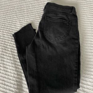 Democracy Black Denim. Skinny stretch jeans, distressed, AB tech, ankle length